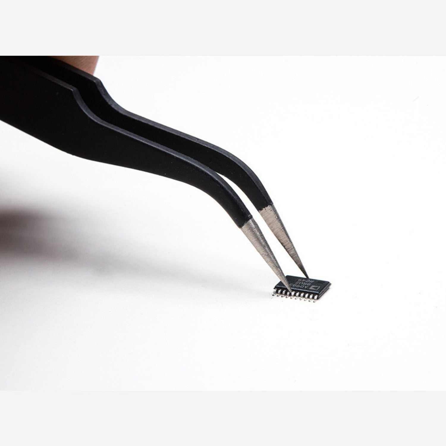 120mm ESD-safe Fine-tip Curved Tweezers for Precise Component Handling