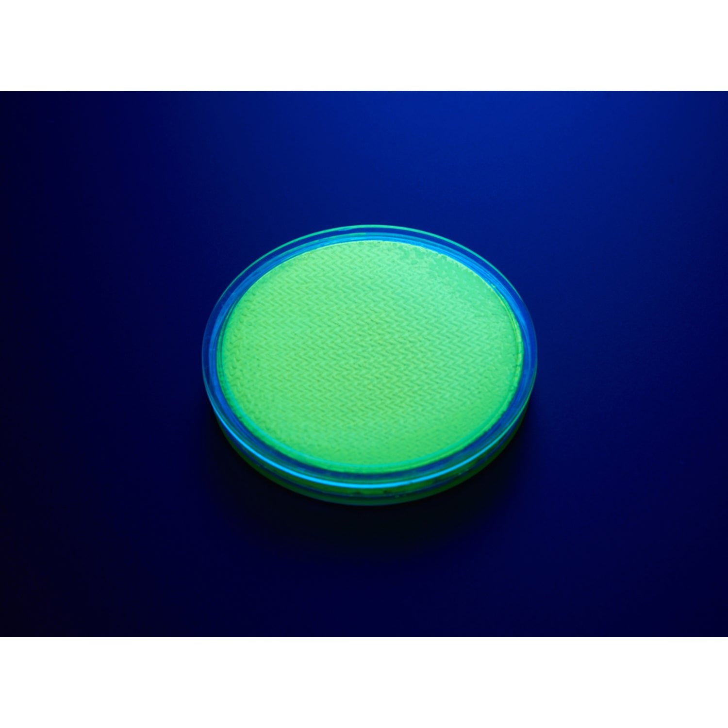 Vibrant Yellow Fluorescent Pigment for Creative Applications