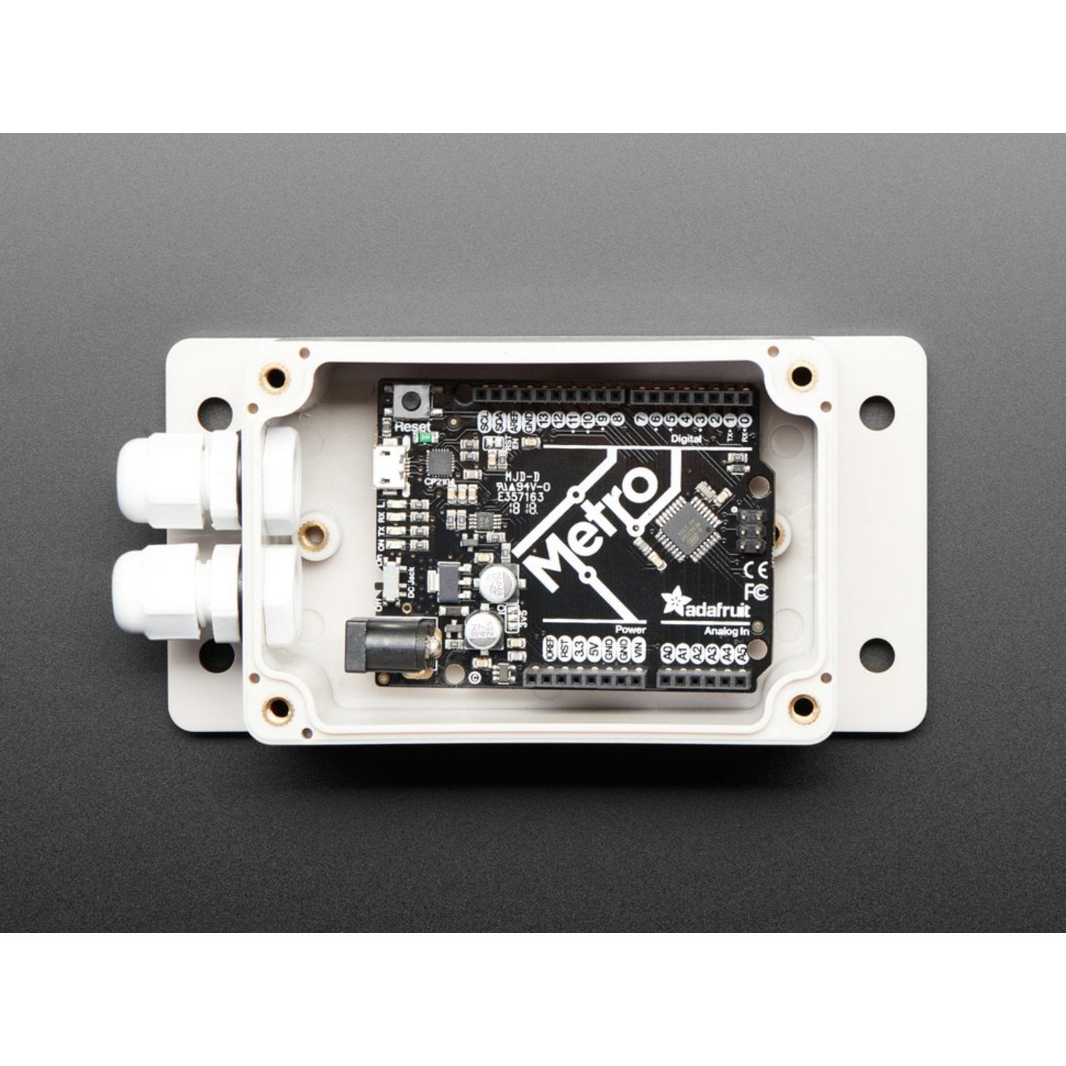 Industrial Flanged Weather - Resistant Enclosure Equipped with PG - 7 Cable Glands