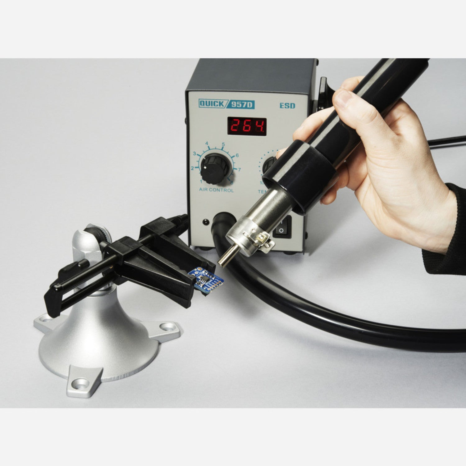 Quick 957D Professional Hot Air Soldering Rework Station with Three Different-Sized Nozzles