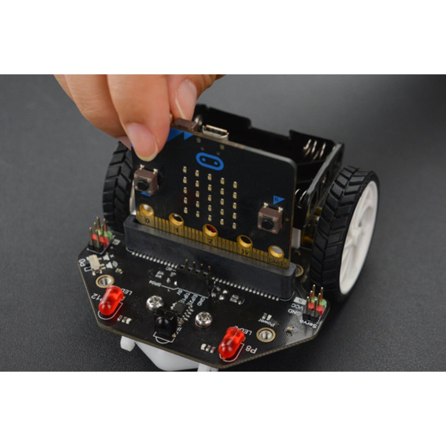 Micro Maqueen: Compact, Expandable Robot with micro:bit/micro:Gamepad