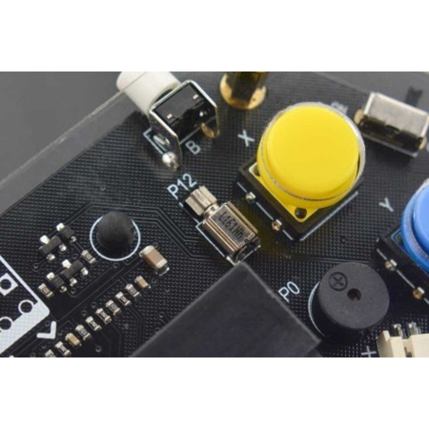 Micro:bit-based Wireless Expansion Gamepad with Programmable Features