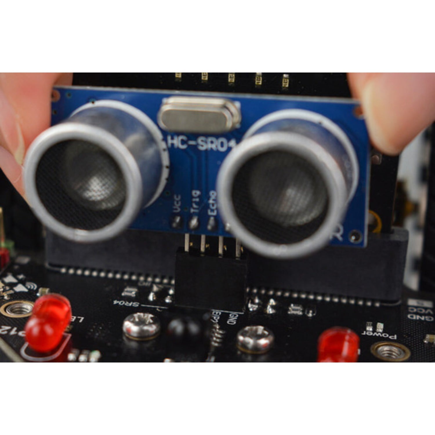 Micro Maqueen: Compact, Expandable Robot with micro:bit/micro:Gamepad